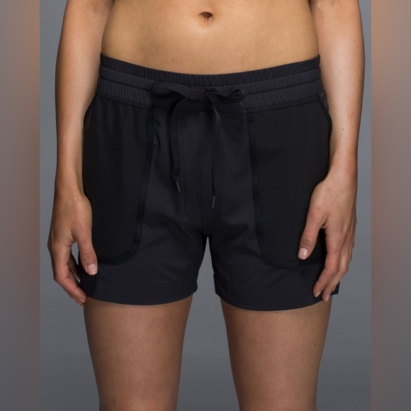 Lululemon Noir Short - Picture 3 of 13